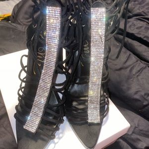 Stripe Down Diamond Heels 💁🏾‍♀️